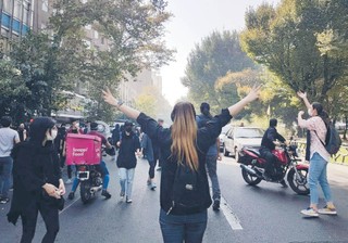 Zjednoczeni przeciwko ajatollahom. Masowe protesty kobiet w Iranie