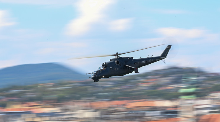 Helikopter tanfolyam / Fotó: MTI/Illyés Tibor