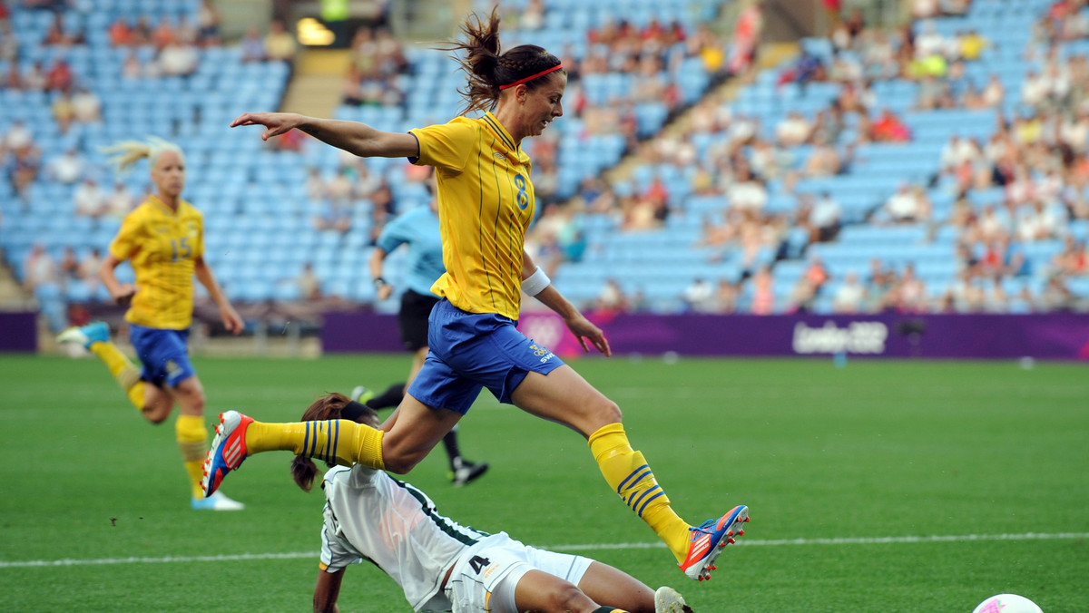 Reprezentacja Szwecji w piłce nożnej kobiet pokonała 4:1 (3:0) RPA w swoim pierwszym meczu fazy grupowej turnieju olimpijskiego. Trzy Korony udanie zainaugurowały igrzyska w Londynie, zgarniając komplet punktów po meczu na City of Coventry Stadium.