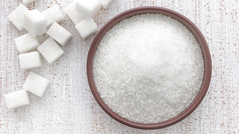 Brytyjscy doktorzy i naukowcy wzywają wiodących producentów żywności o zmniejszenie ilości cukru w ich produktach o 30 procent. Ich zdaniem nadmiar cukru przyczynia się do epidemii otyłości i cukrzycy w społeczeństwie. Jeżeli nic się nie zmieni, liczba chorych będzie sukcesywnie wzrastać – ostrzegają.