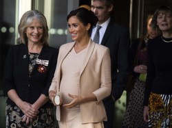 "Tylko czekać, aż pokaże inne intymne szczegóły". Księżna Meghan znowu podpadła internautom stylizacją. FOTO