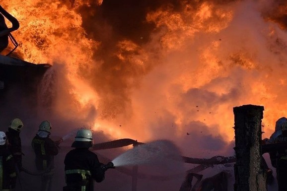 (VIDEO) RUSIJA U PLAMENU KAO NIKAD DO SAD! Gori Krim, Putin ne zna ŠTA GA JE SNAŠLO od eksplozija: PVO "grmela" bez prestanka!