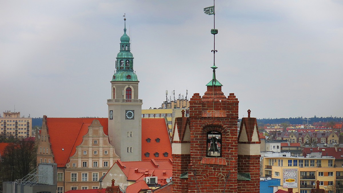 30 listopada ubiegłego roku zakończyła się II tura wyborów samorządowych. W Olsztynie mimo tego, że styczeń minął już półmetek, ciągle nie powołano wiceprezydentów. Nie ma też koalicji w radzie miasta.