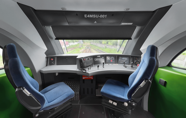 Pięć czteroosiowych lokomotyw Griffin - w wersji jednosystemowej - zakupił tuż przed Świętami Lotos Kolej. Umowa, która została podpisana dzień przed Wigilią, przewiduje dzierżawę pięciu pojazdów wraz z ich utrzymaniem przez siedem lat (z opcją przedłużenia). Realizacja dostaw wszystkich pojazdów dla Lotosu Kolej ma nastąpić w 2017 r. Przewoźnik zdecydował się na lokomotywy elektryczne o mocy 5,6MW. Dodatkowo będą wyposażone w spalinowy silnik dojazdowy o mocy 350 kW, który posłuży np. do manewrów na bocznicy.