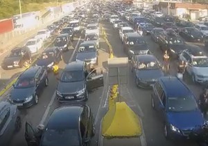Velika gužva na graničnom prelazu Gradina