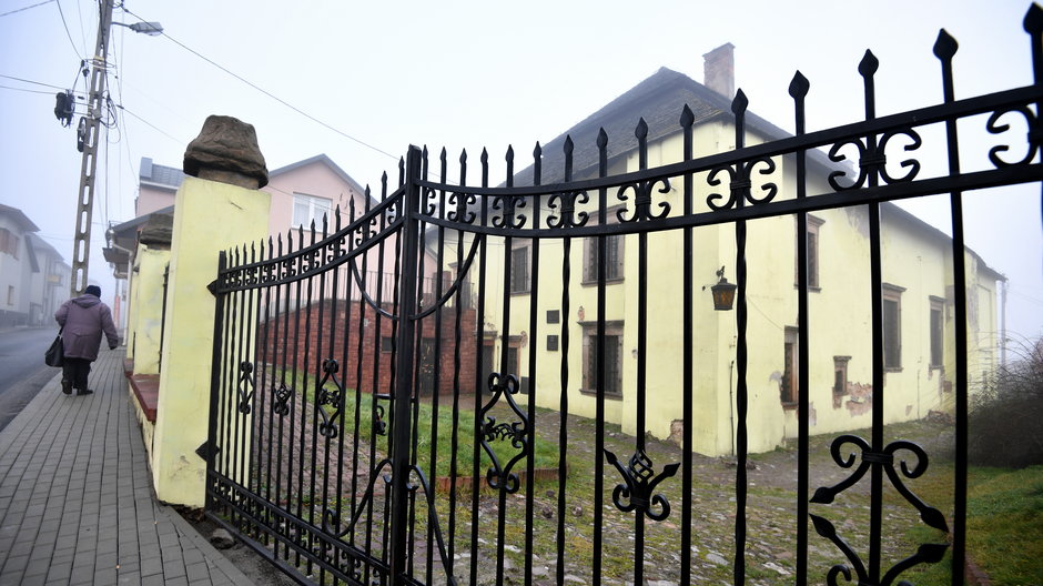 Siedemnastowieczna synagoga w Chęcinach na zdjęciu sprzed remontu