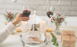 Uwaga na cukier, kwasy i… wino. Jak dbać o zęby w czasie świąt?