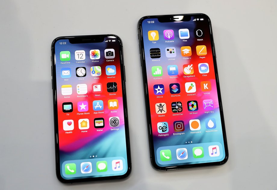 iPhone XS i XS Max (od lewej)