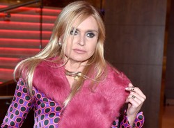 Olejnik została babcią, ale czuje się młodo i woli, by wnuk wołał do niej  "Monika"