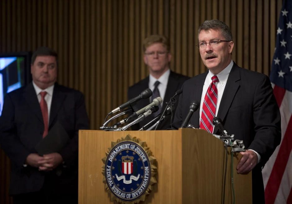 Pomoćnik direktora FBI Ronald Hosko na konferenciji za novinare