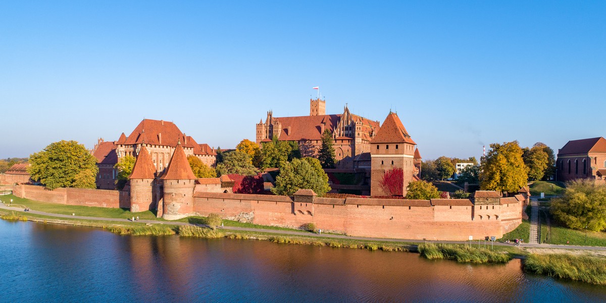 Przemek latem wozi turystów po zamku w Malborku. Książkę pisał zimą - przez 5 lat