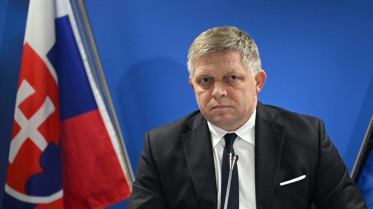 Visszatért! Robert Fico felkereste az ellene elkövetett merénylet helyszínét: kiderült, mire készül