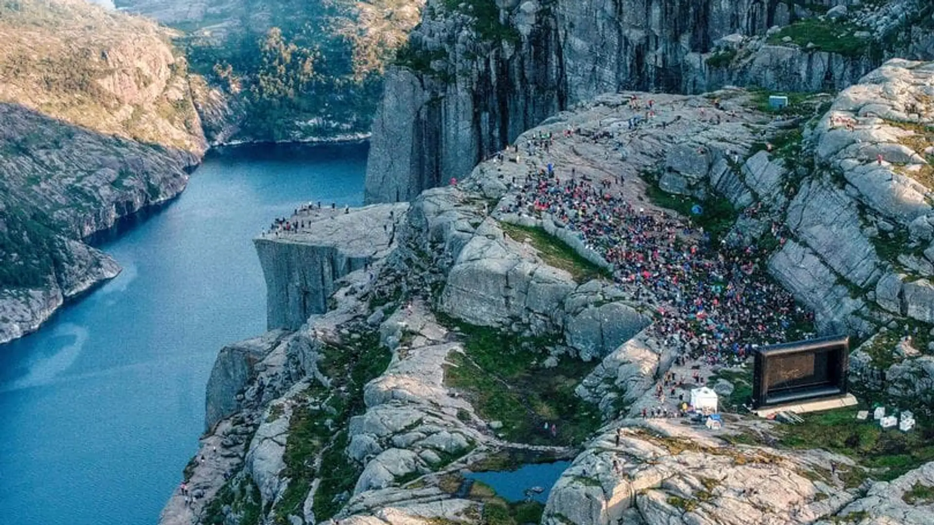 Niezwykły pokaz "Mission: Impossible - Fallout" nad 600-metrowym klifem