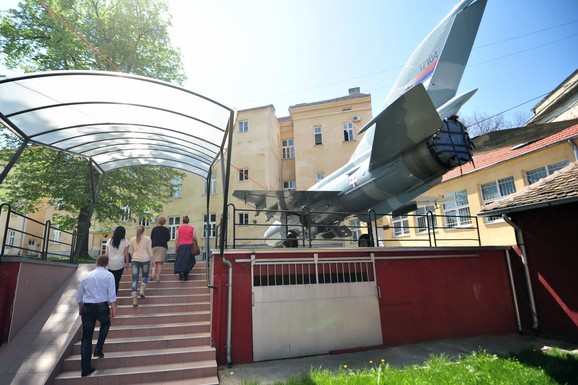 Ovo su top 4 najpopularnije srednje škole, za 2 TREBA PREKO 90 POENA: Evo kako da saznate prag upisa za sve škole u Srbiji, ključni podatak pred popunjavanje liste želja