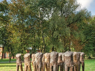 Magdalena Abakanowicz - „Caminando” - 8 024 000 zł 