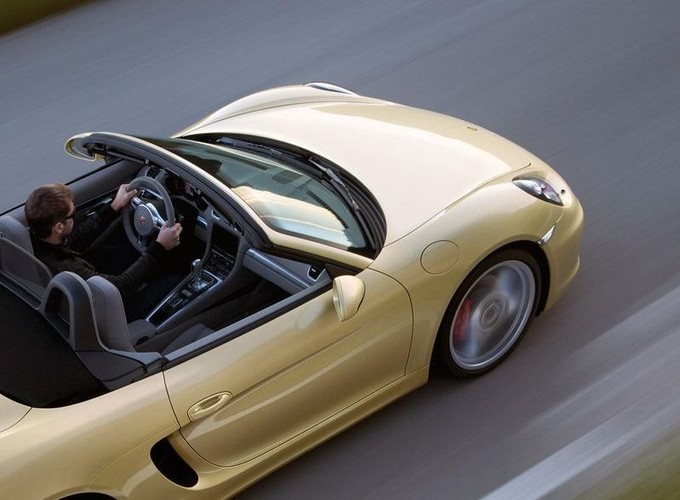 Nowością dla Boxstera jest Porsche Torque Vectoring (PTV) z mechaniczną blokadą poprzeczną tylnej osi