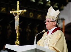 Abp Skworc: Nie dzielić ludzi na Ślązaków i resztę