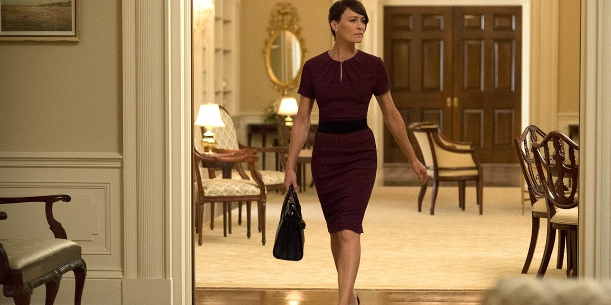 Claire Underwood z serialu "House of Cards" prezentuje styl power dressing