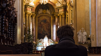 Reanimacja w kościele. Ksiądz nie przerwał nabożeństwa