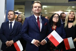 Rzecznik PiS wzywa na wielki 'marsz wolnych Polaków'