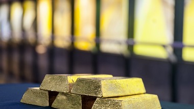 złoto przebija 5 tysięcy dolarów. inwestorzy uciekają do bezpiecznych