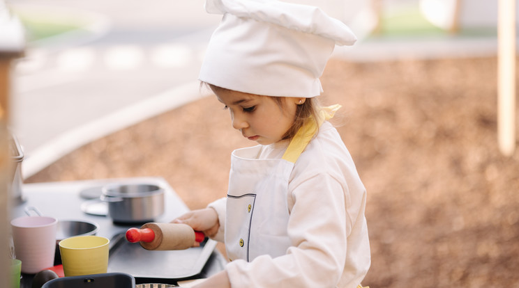 Bár a kicsik még nem vesznek részt a konyhai főzésben, az újpesti bölcsődében különleges menüt kapnak a gyerekek / Fotó: Northfoto