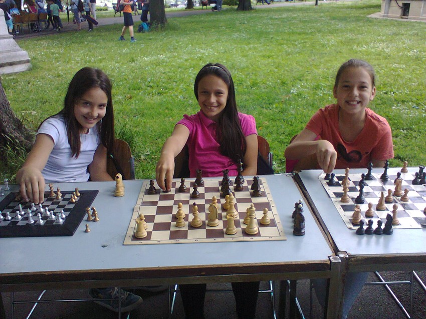 Anđela, Tamara i Tara idu u IV razred, a njihov takmičarski duh je vrlo zarazan