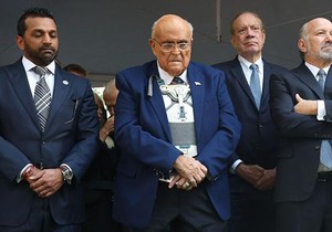 Đulijani i članovi Trampove administracije na događaju u čast 11. septembra prošle godine | Foto: Getty Images