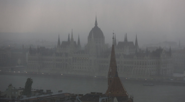 Nemsokára leszakad az ég Budapesten / Illusztráció: Fuszek Gábor