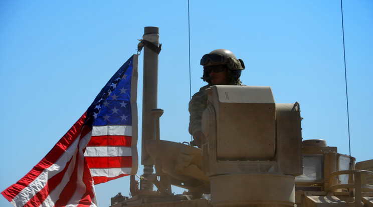 Amerikai katonák hadgyakorlatoznak Szíria, Irak és Törökország közötti hármas határ közelében/Fotó .MTI/EPA/Ahmed Mardnli