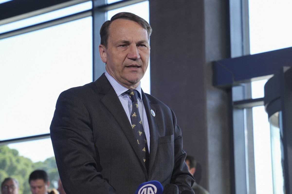 "To najwybitniejszy polityk tysiąclecia, obok Jana Pawła II". Sikorski wystawia laurkę