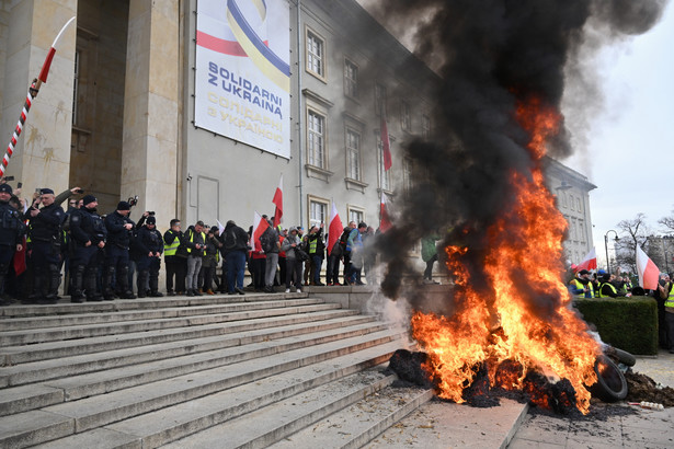 Protest rolników we Wrocławiu został rozwiązany, ale manifestanci się nie rozeszli