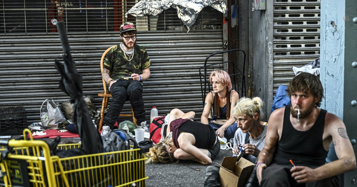 Nazywa się ją "ulicą zombie". Kensington Ave opanowali narkomani Kobieta