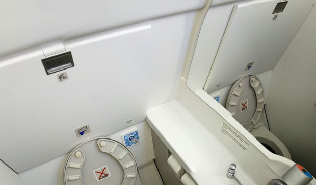 toalet u avionu