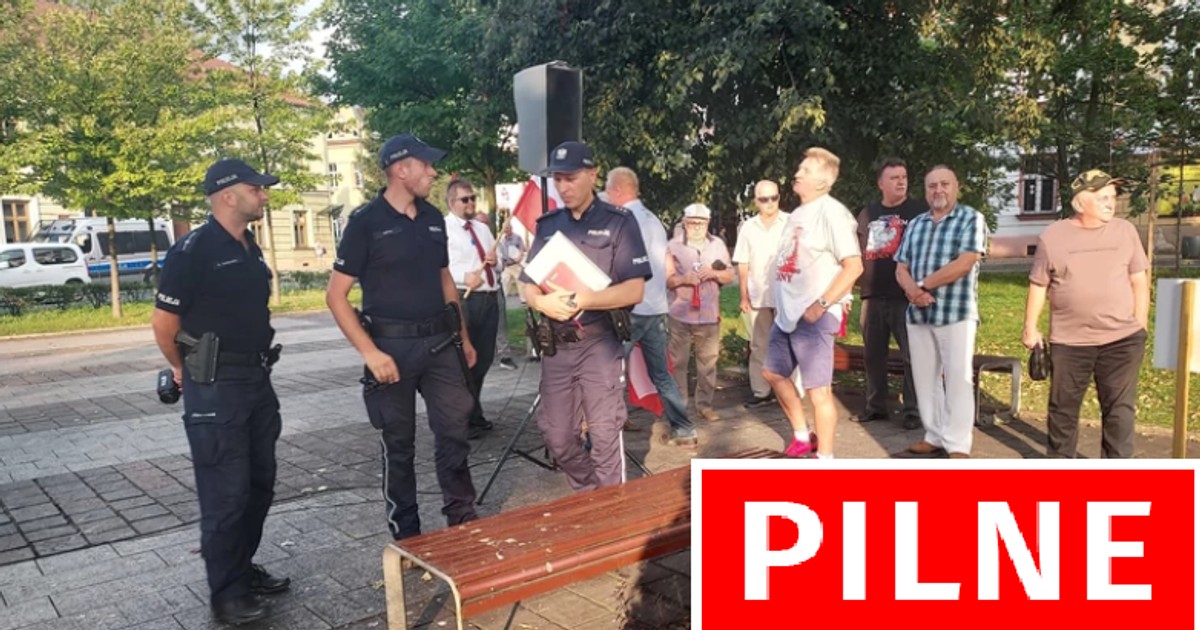 Ambiente cálido antes del encuentro con Rafał Trzaskowski.  La policia entro