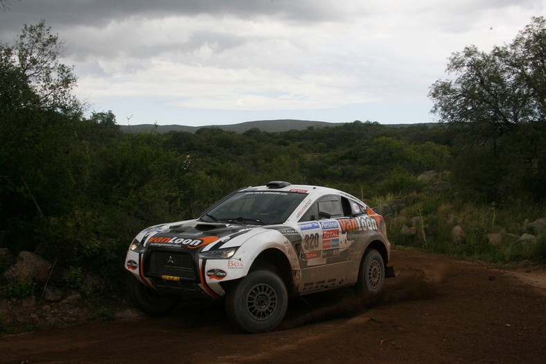 Rajd Dakar 2011: awans Hołowczyca (2.etap, wyniki, fot. Willy Weyens)