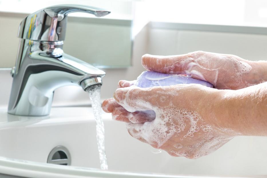 Rengetegen nem tudják, hogyan kell jól kezet mosni. Fotó: iStock