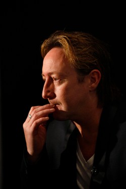 Julian Lennon zrobił sobie i fanom urodzinowy prezent