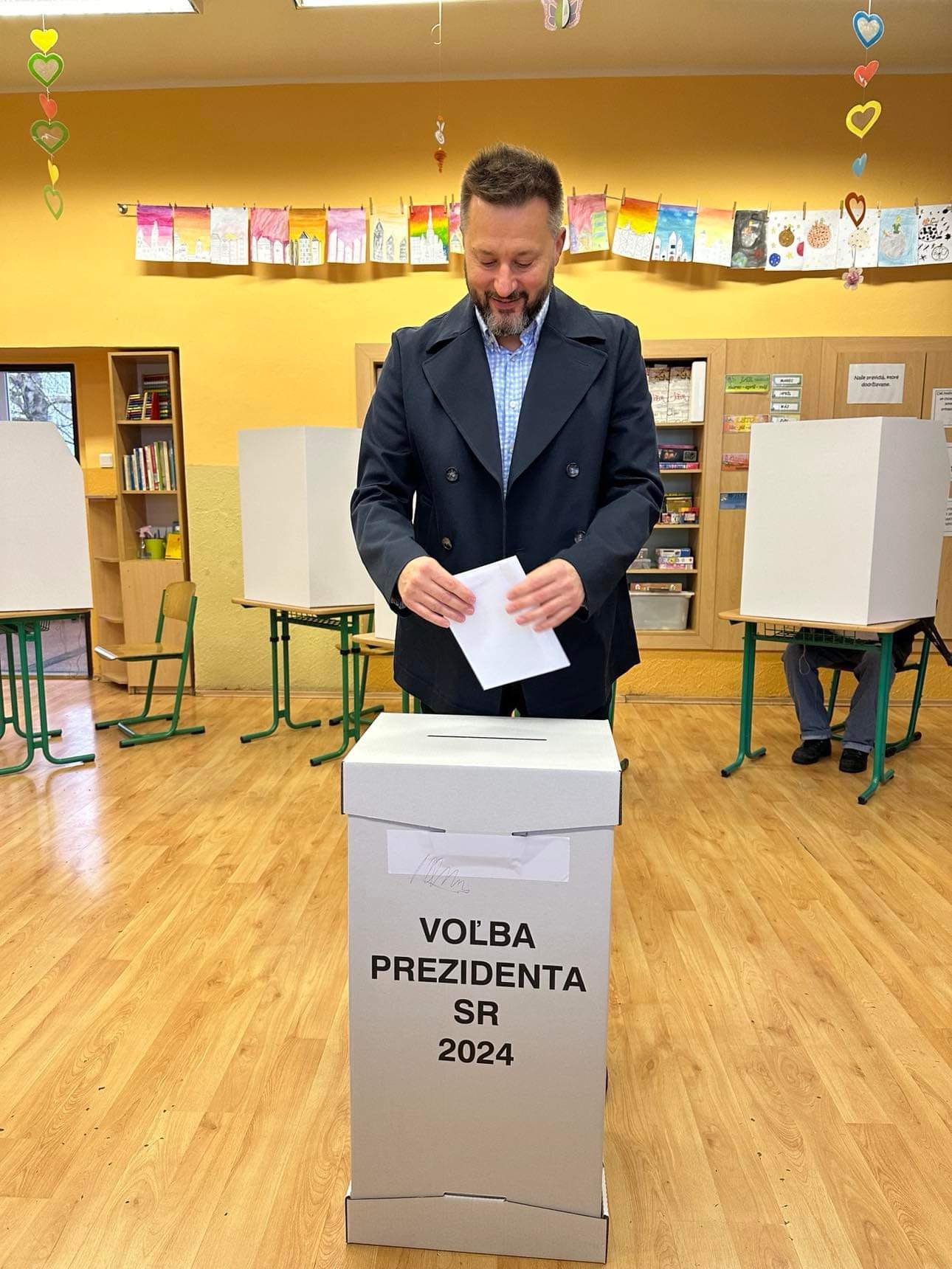 Svoj hlas v prezidentských voľbách odovzdal aj primátor Bratislavy Matúš Vallo.