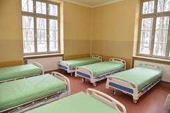 Kojące pastele, nowe łóżka... Wyremontowany stuletni szpital psychiatryczny w Krakowie