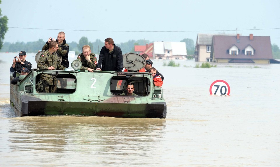 TRZEŚŃ POWÓDŹ EWAKUACJA