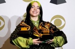 Billie Eilish triumfuje na Grammy. Osiemnastolatka zdominowała galę