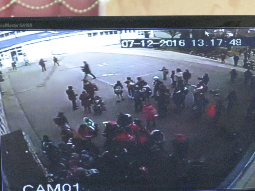 Deca prestrašnea pobegla pred psom