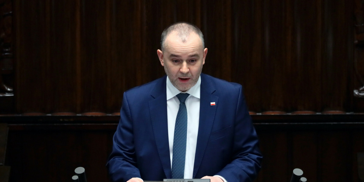 Paweł Mucha podczas wystąpienie w Sejmie