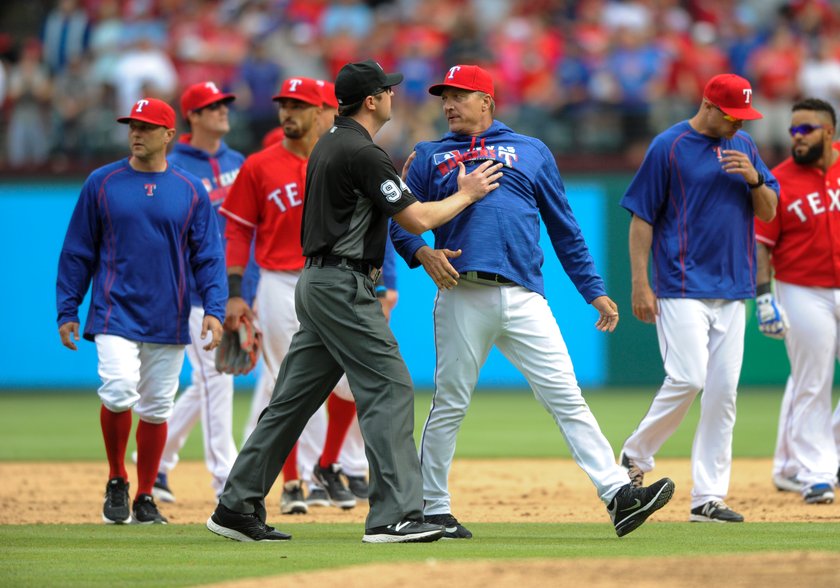 Toronto Blue Jays - Texas Rangers zakończone bójką! Co za cios!