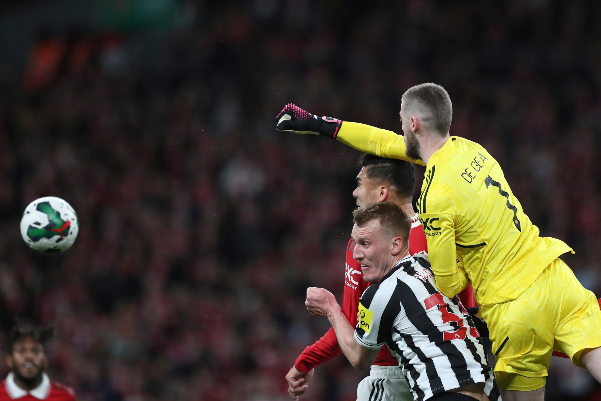 Finále anglického Ligového pohára: Manchester United - Newcastle United.