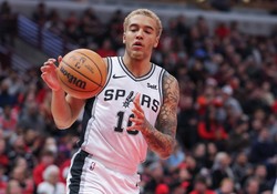 Liga NBA. Akcja z udziałem Sochana ozdobą przegranego meczu [WIDEO]