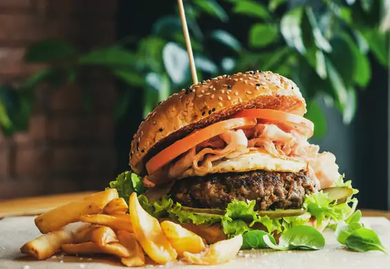Powstał najdroższy burger świata. Jest pokryty złotem, przepis powstawał pięć miesięcy
