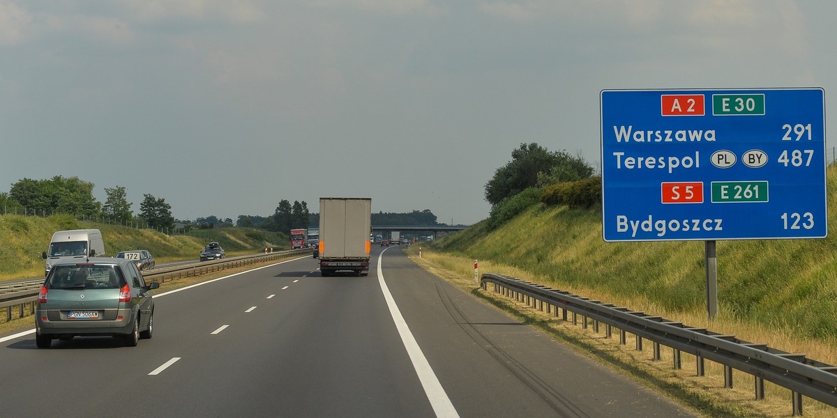 Autostrada A2 biegnie od Świecka do Warszawy. Ma połączyć zachodnią granicę z Białorusią