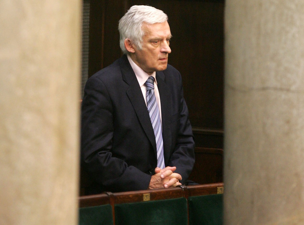 Za więzienia CIA odpowiada Jerzy Buzek?